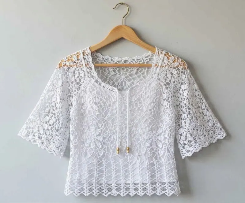 Blusa Elegance branca feita pela aluna Emanuelle David